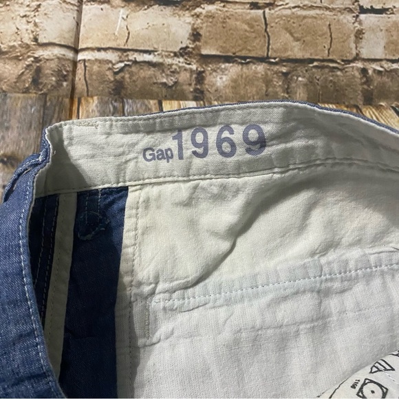 Gap Blue Chambray Cotton Flat Front Straight Fit Shorts - Picture 5 of 5